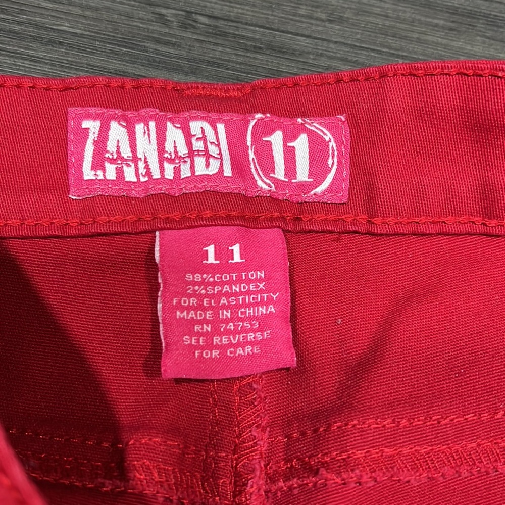Red shorts - Picture 4 of 4